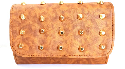 

priyanka collections Casual Beige Clutch