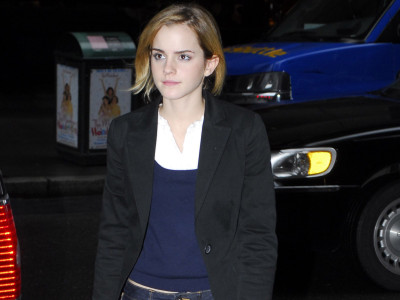 

Celebrity Emma Watson Actresses United Kingdom Beautiful Cute HD Wall Poster Paper Print(18 inch X 12 inch, Rolled)