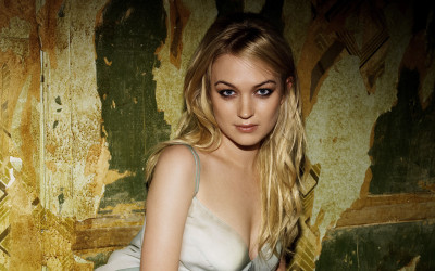 

Celebrity Sophia Myles Actresses United Kingdom Actress English HD Wall Poster Paper Print(12 inch X 18 inch, Rolled)