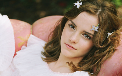 

Celebrity Emma Watson Actresses United Kingdom Beautiful HD Wall Poster Paper Print(18 inch X 12 inch, Rolled)