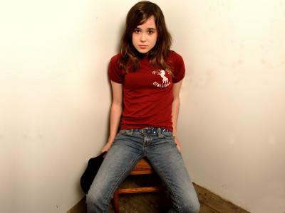

Celebrity Ellen Page Actresses Canada HD Wall Poster Paper Print(18 inch X 12 inch, Rolled)
