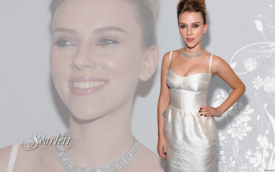 

Scarlett Johansson Actresses HD Wall Poster Paper Print(12 inch X 18 inch, Rolled)