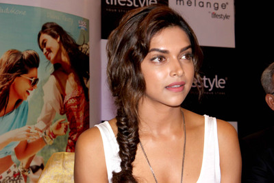 

Celebrity Deepika Padukone Actresses India HD Wall Poster Paper Print(18 inch X 12 inch, Rolled)