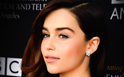 

Celebrity Emilia Clarke Actresses United Kingdom Brunette Actress HD Wall Poster Fine Art Print(12 inch X 18 inch, Rolled)