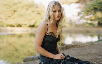 

Celebrity Emilie De Ravin Actresses Australia HD Wall Poster Paper Print(18 inch X 12 inch, Rolled)