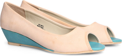 

FootIn Women Beige Wedges