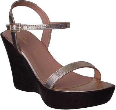 

Flora Women Light Gold Wedges