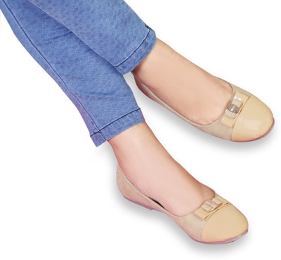

Lush Women Beige Bellies