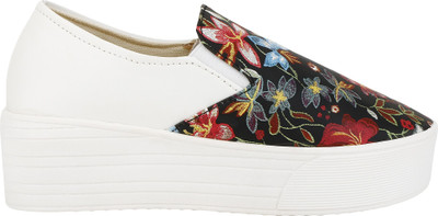 

LUSH Lush Women Sneakers Slip On Sneakers For Women(Multicolor, Black