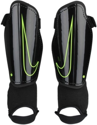 

Nike Y Charge Shin Guard Football Shin Guard(S, Black), Black;volt