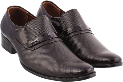

Mochi Awesome Slip On For Men(Maroon, 44;maroon