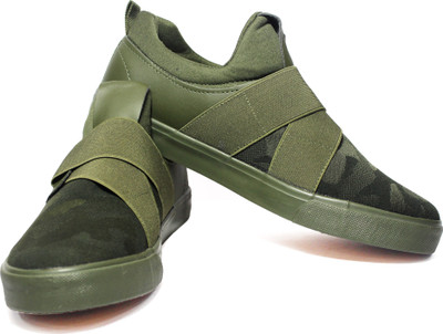 

BLUE FOX Slip On Sneakers For Men(Green