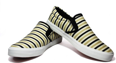 

BLUE FOX Slip On Sneakers For Men(Beige