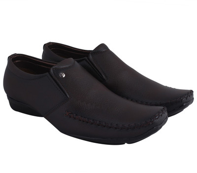 

Crunx Everyday Slip On For Men(Brown