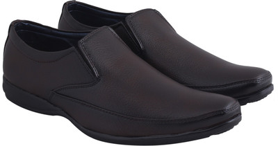 

Crunx Everyday Slip On For Men(Brown