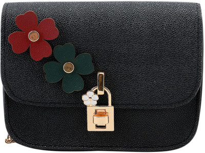 

BLINGG Women Evening/Party Black Genuine Leather Hand-held Bag