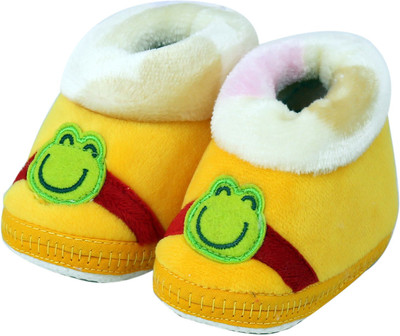 

VLS Lifestyle (0-12 M) Velvet Plain Socks Booties(Toe to Heel Length - 11 cm GOLDEN)