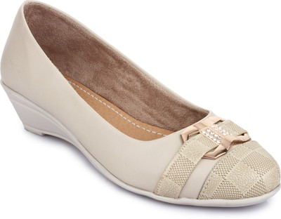 

Garg Garg Women Cream Bellies (Cream) Bellies For Women(Off White