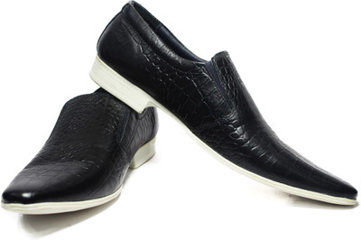 

BLUE FOX Slip On For Men(Black, White