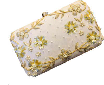 

Craftbazaar Party White Clutch