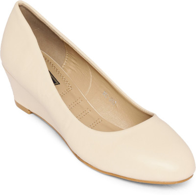 

Flat n Heels Women Beige Wedges