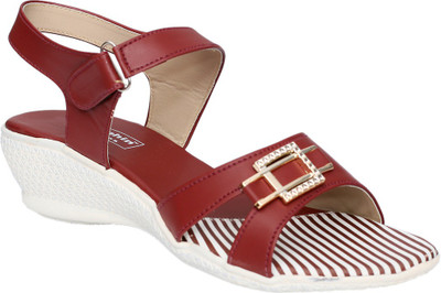 

Dolphin Miles Women Maroon Wedges
