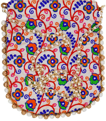 

Bagaholics Casual White Clutch