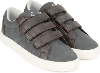 

United Colors of Benetton Boys Velcro Sneakers(Grey, 901
