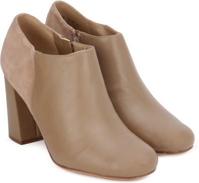 

NATURALIZER Women Beige Heels