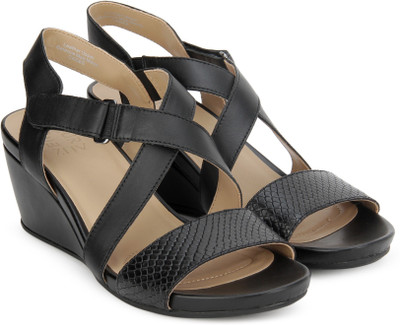

NATURALIZER Women Black Wedges