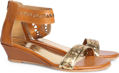 

FootIn Women Beige Wedges