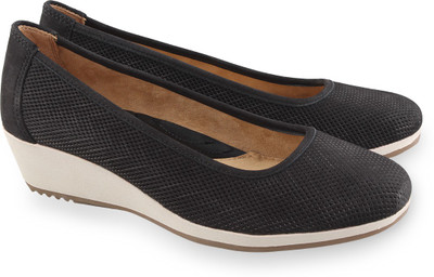 

NATURALIZER Women Black Wedges