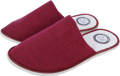 

92 MILES House Slippers, White