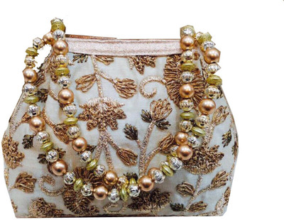 

Craftbazaar Party White Clutch