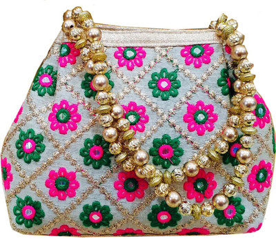 

Craftbazaar Party White Clutch