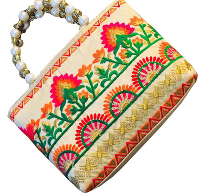

Craftbazaar Party White Clutch