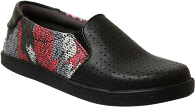 

JUMPS AND BUMPS Boys Slip on Sneakers(Black
