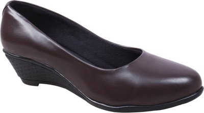 

Lily Women Brown Bellies