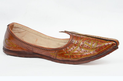 

MY SILVER WINGS RAJASTHANI PANJABI EMBROIDERY JUTI Jutis For Men(Tan