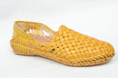 

MY SILVER WINGS RAJASTHANI RAJWARI PANJABI JUTI Casuals For Men(Yellow