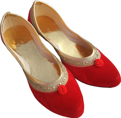

SOKHI Red Gold party wear Punjabi Jutti Party Wear For Women(Red, Gold