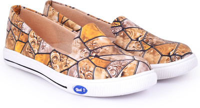 

Trendy Look J1127 BL Slip On Sneakers For Women(Beige