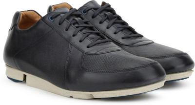 Clarks Triturn Race Dark Blue Lea Casual Shoes For Men(Blue