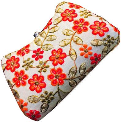 

Craftbazaar Party White Clutch