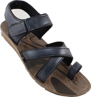 

Claptrap Men Black Flats