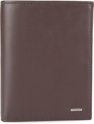 

Woodland Men Casual Brown Genuine Leather Wallet(13 Card Slots)