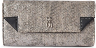 

Baggit Casual Silver Clutch