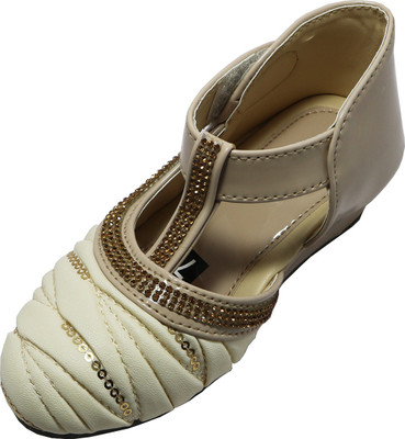 

easysteps Girls Velcro Wedges(Cream