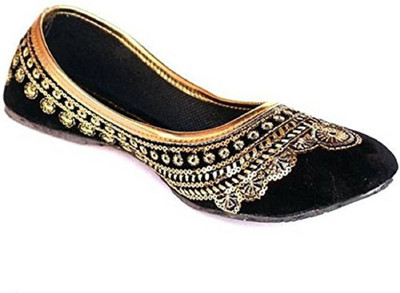 

Aadhyas Jutis For Women(Black