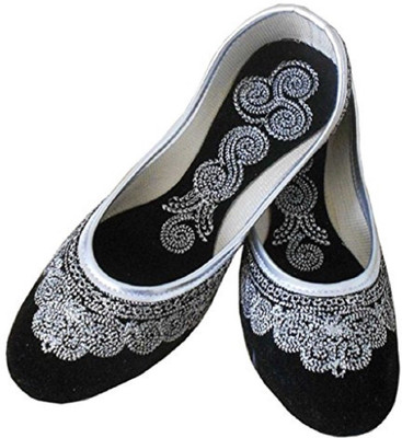 

Aadhyas Jutis For Women(Black
